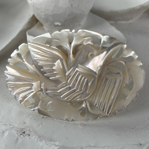 Vintage Mother of Pearl Brooch Hand Carved - Picture 3 of 7